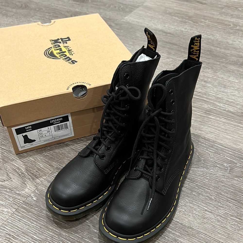 Dr Martens classic 1490 Virginia boots 10 eyes